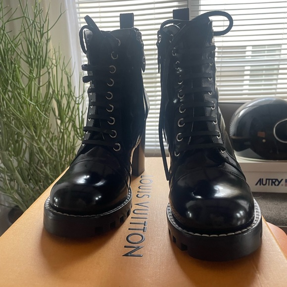 Louis Vuitton - Star Trail - Black Patent Leather Ankle Boots - Picture 6 of 16